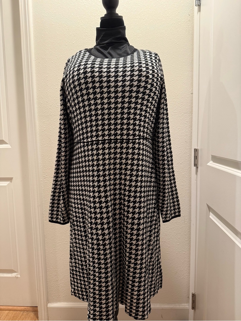 Lane Bryant Black and White Houndstooth Long Sleeve Dress